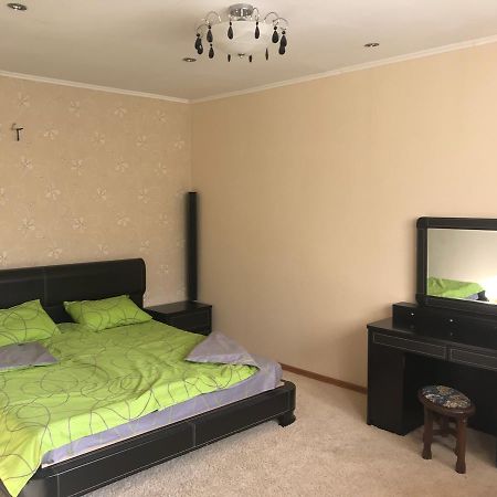 Apartment On Nebesnoi Sotni Zhytomyr Dış mekan fotoğraf